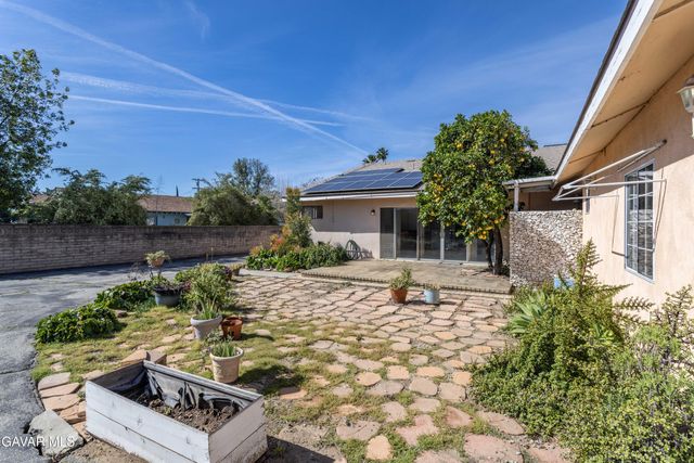 9826 Columbus Avenue, North Hills, CA 91343