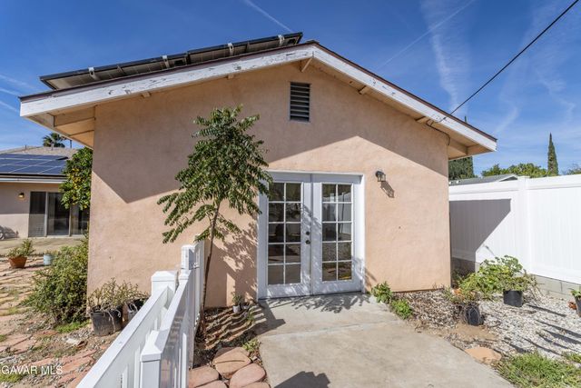 9826 Columbus Avenue, North Hills, CA 91343