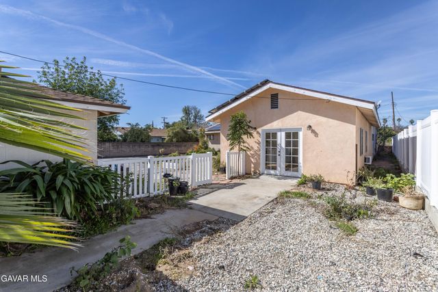 9826 Columbus Avenue, North Hills, CA 91343