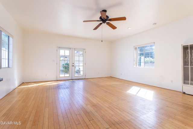 9826 Columbus Avenue, North Hills, CA 91343