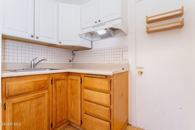 9826 Columbus Avenue, North Hills, CA 91343