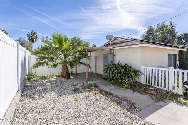 9826 Columbus Avenue, North Hills, CA 91343