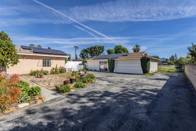 9826 Columbus Avenue, North Hills, CA 91343