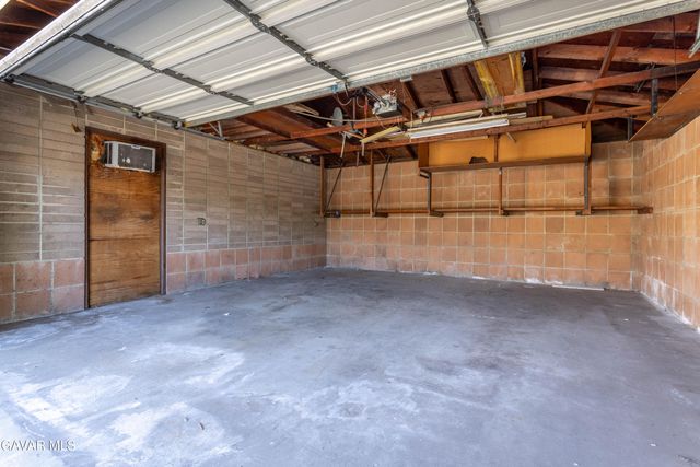 9826 Columbus Avenue, North Hills, CA 91343