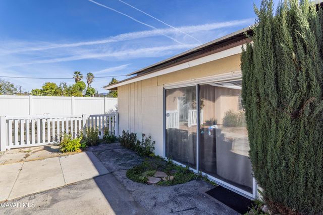 9826 Columbus Avenue, North Hills, CA 91343