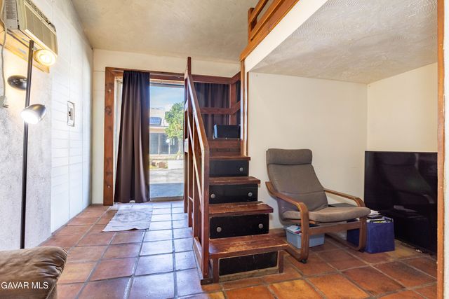 9826 Columbus Avenue, North Hills, CA 91343