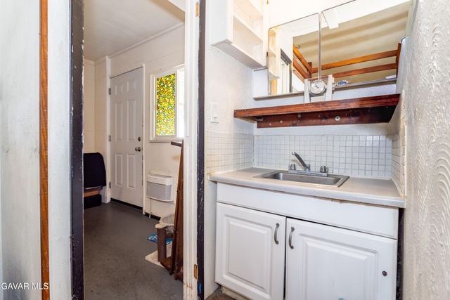 9826 Columbus Avenue, North Hills, CA 91343