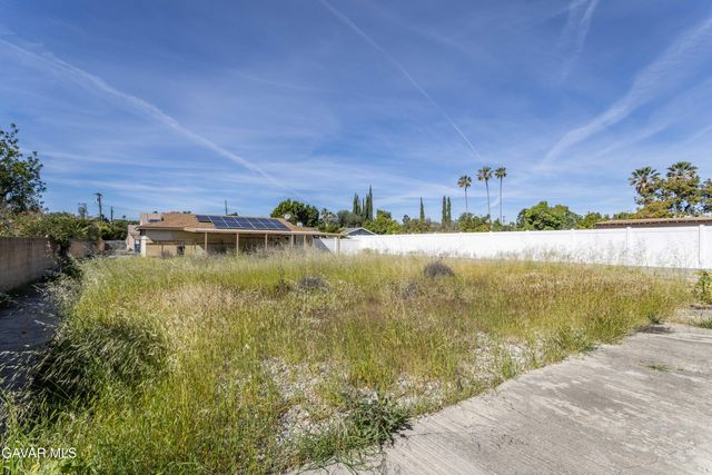 9826 Columbus Avenue, North Hills, CA 91343