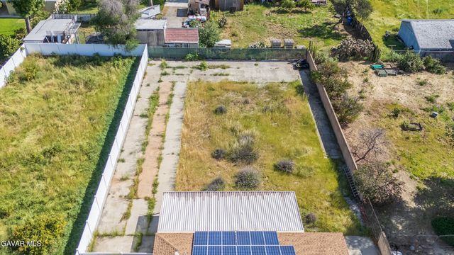 9826 Columbus Avenue, North Hills, CA 91343