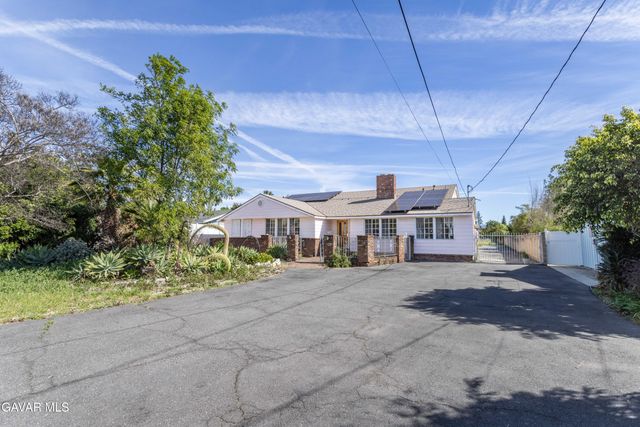 9826 Columbus Avenue, North Hills, CA 91343