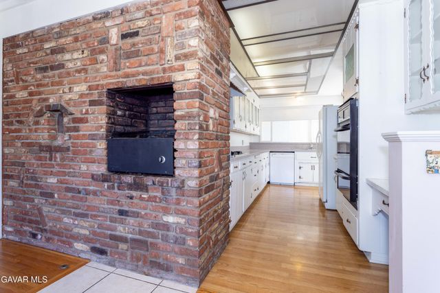 9826 Columbus Avenue, North Hills, CA 91343