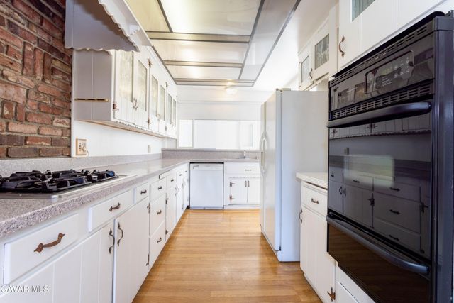 9826 Columbus Avenue, North Hills, CA 91343