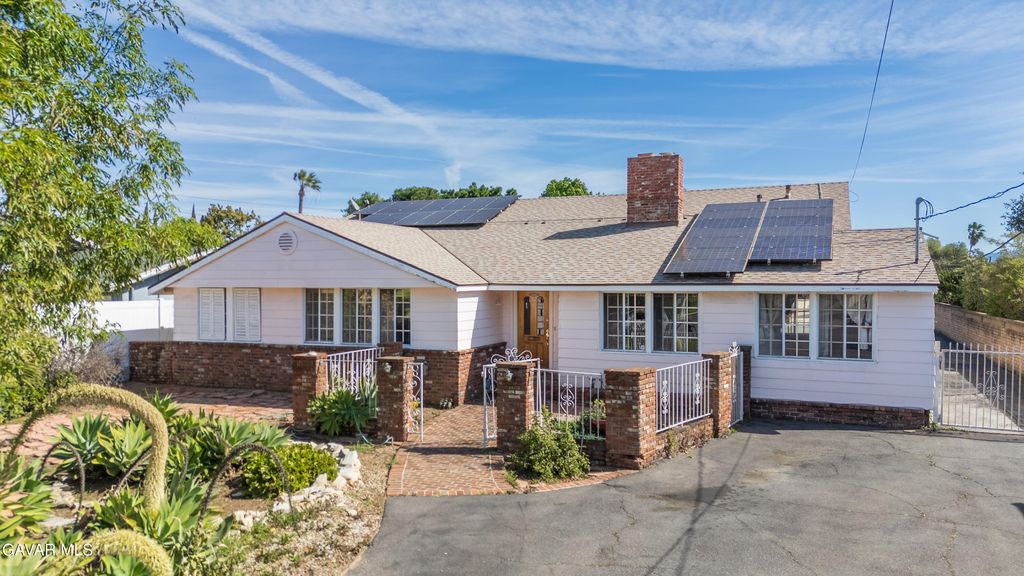 9826 Columbus Avenue, North Hills, CA 91343