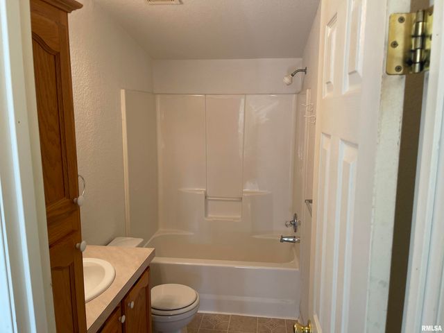 11980 E Hafer Road, Carterville, IL 62918