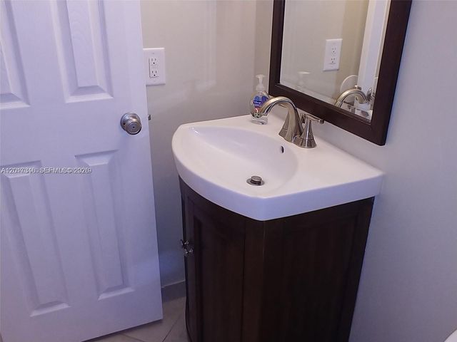 660 Tennis Club Dr 101, Fort Lauderdale, FL 33311