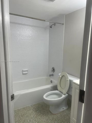 660 Tennis Club Dr 101, Fort Lauderdale, FL 33311