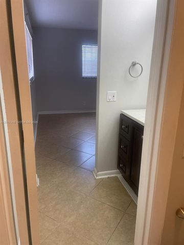 660 Tennis Club Dr 101, Fort Lauderdale, FL 33311