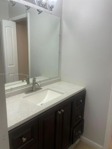 660 Tennis Club Dr 101, Fort Lauderdale, FL 33311