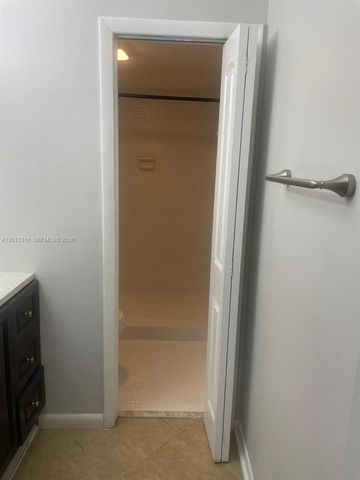660 Tennis Club Dr 101, Fort Lauderdale, FL 33311