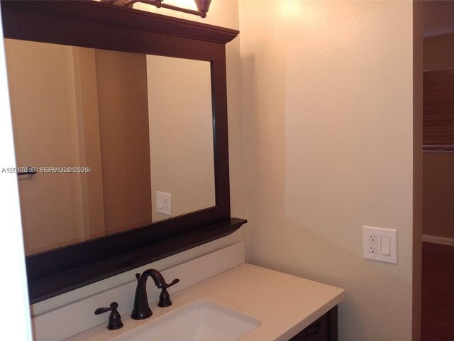 660 Tennis Club Dr 101, Fort Lauderdale, FL 33311