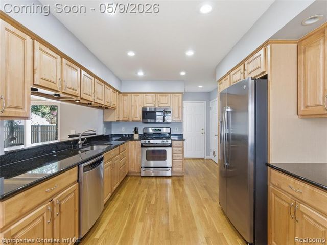 29526 Lyndon Street, Livonia, MI 48154