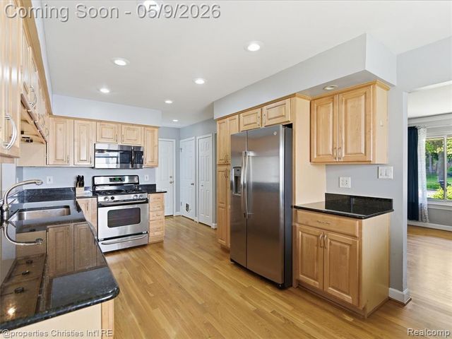 29526 Lyndon Street, Livonia, MI 48154