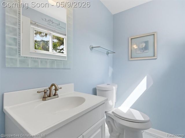 29526 Lyndon Street, Livonia, MI 48154