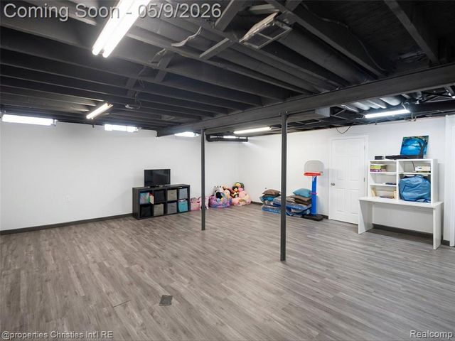 29526 Lyndon Street, Livonia, MI 48154
