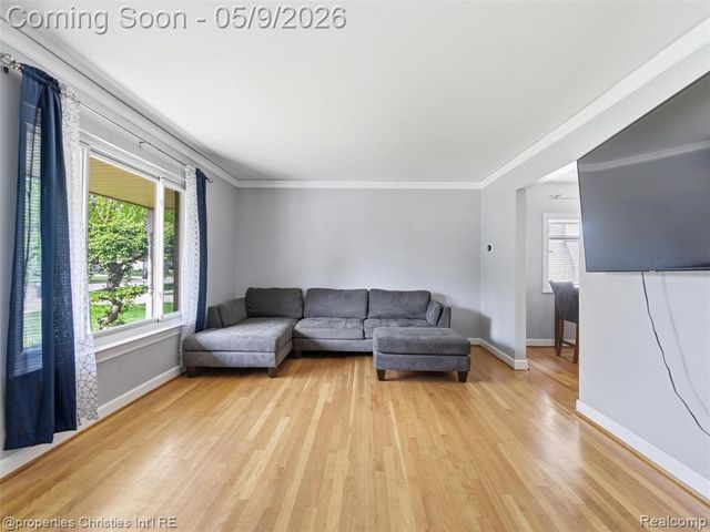 29526 Lyndon Street, Livonia, MI 48154