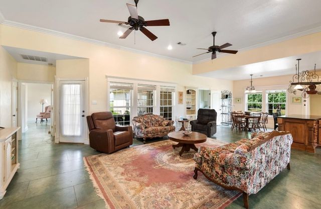 1211 W Fm 922, Valley View, TX 76272