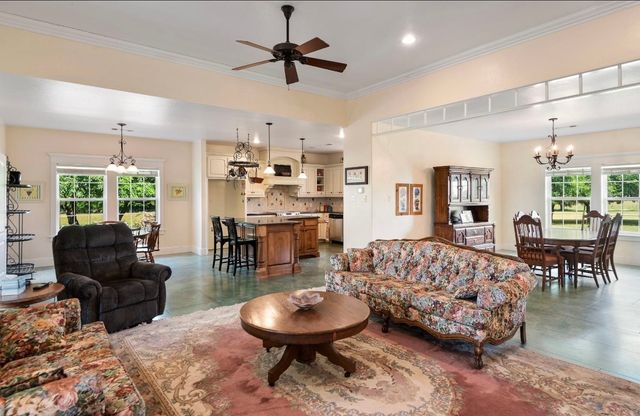 1211 W Fm 922, Valley View, TX 76272