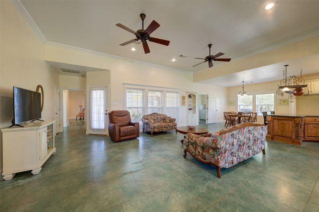 1211 W Fm 922, Valley View, TX 76272