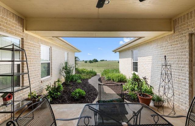 1211 W Fm 922, Valley View, TX 76272