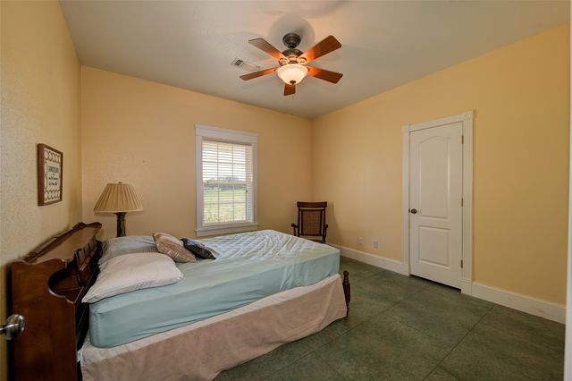 1211 W Fm 922, Valley View, TX 76272