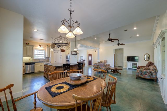 1211 W Fm 922, Valley View, TX 76272