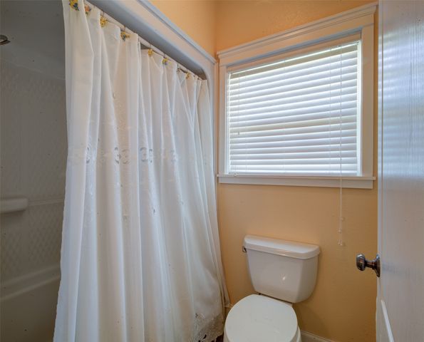 1211 W Fm 922, Valley View, TX 76272