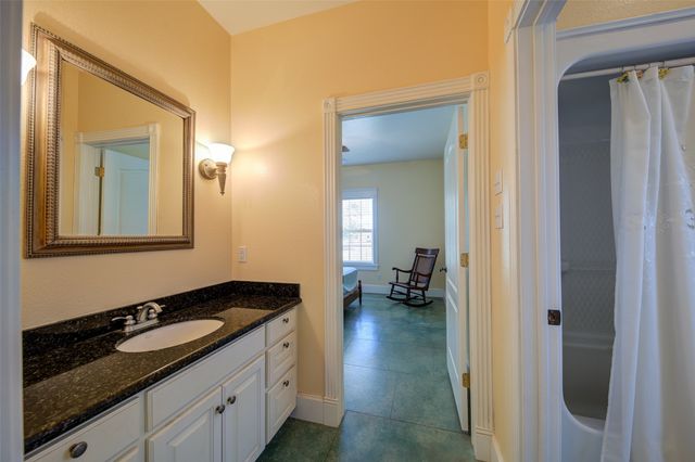 1211 W Fm 922, Valley View, TX 76272