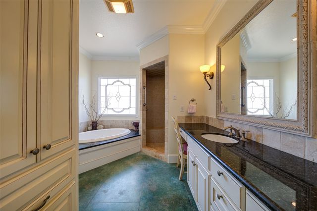 1211 W Fm 922, Valley View, TX 76272