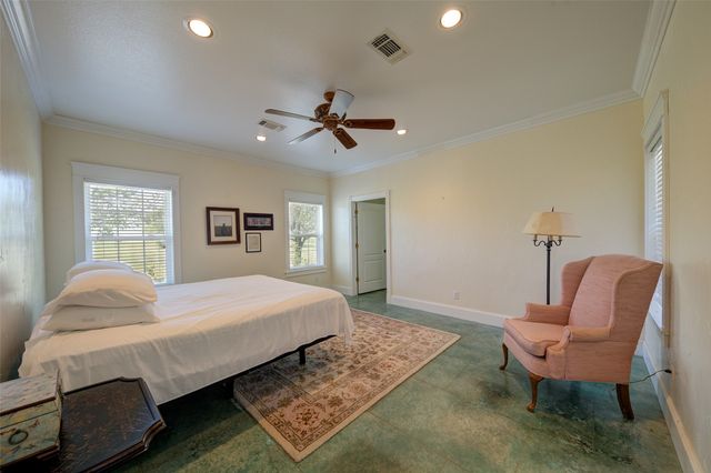 1211 W Fm 922, Valley View, TX 76272
