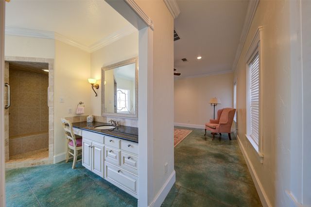 1211 W Fm 922, Valley View, TX 76272