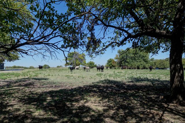 1211 W Fm 922, Valley View, TX 76272