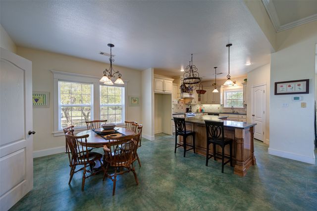1211 W Fm 922, Valley View, TX 76272
