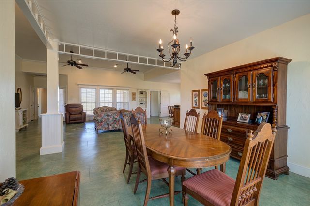 1211 W Fm 922, Valley View, TX 76272