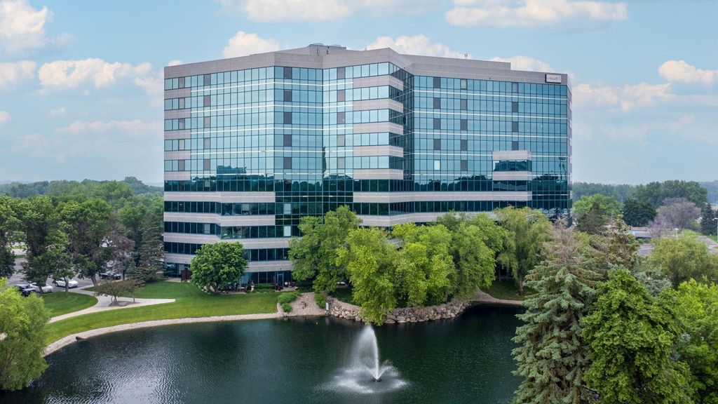5601 Smetana Drive 412, Minnetonka, MN 55343