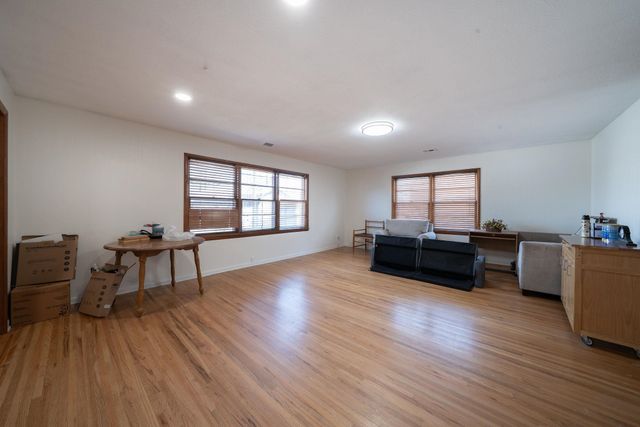 1206 W Dallas St, Wichita, KS 67217