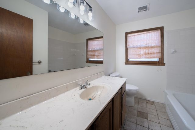 1206 W Dallas St, Wichita, KS 67217