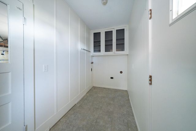 1206 W Dallas St, Wichita, KS 67217