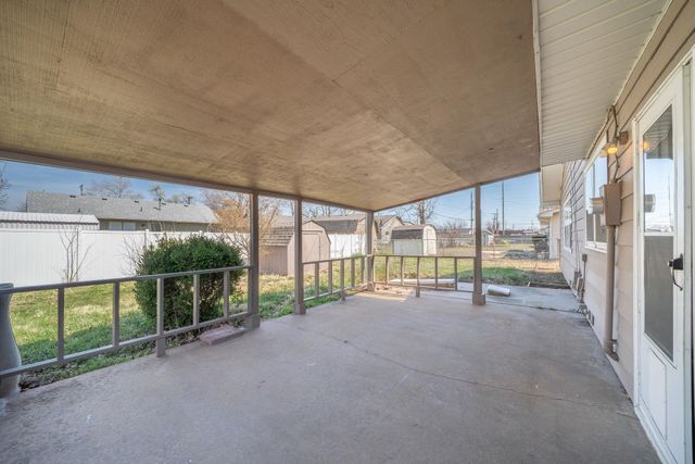 1206 W Dallas St, Wichita, KS 67217