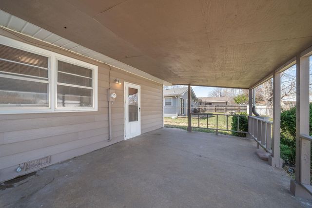 1206 W Dallas St, Wichita, KS 67217