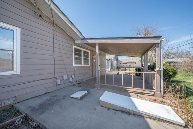1206 W Dallas St, Wichita, KS 67217
